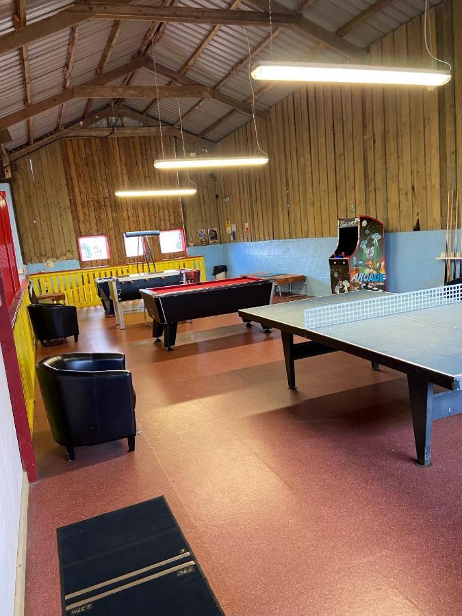 Grampound Our Goldfinch 1- Sleeps 2 Persons- Private Hot Tub-Pet Friendly-Tranquil Holiday Away From It All Yet Not Far From St Austell- The Holiday Home Has One Bedroom, Living And Dining Area, Equipped Kitchen-Decking-Outdoor Furniture-Fishing Lakes And More المظهر الخارجي الصورة